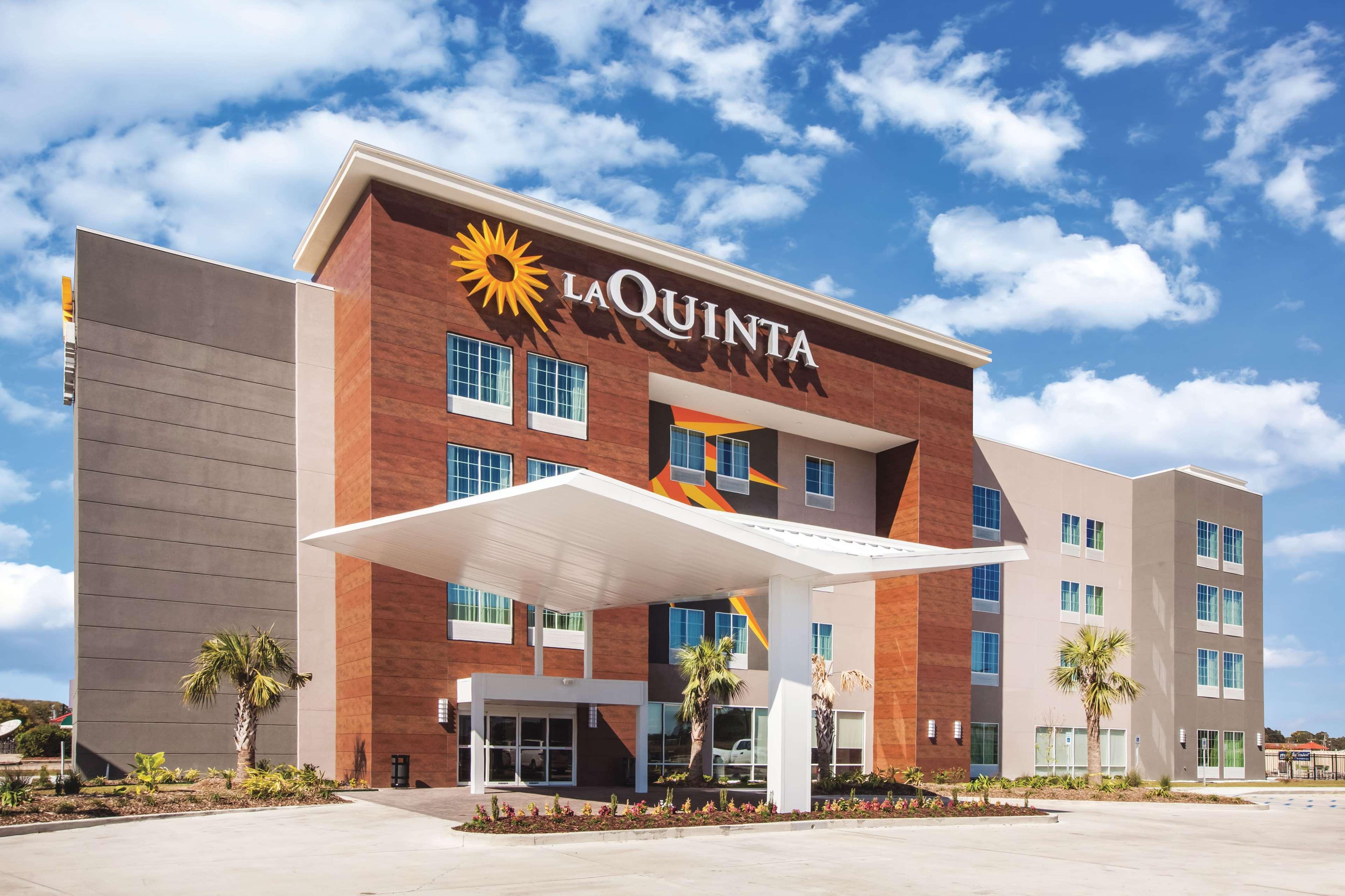La Quinta Inn & Suites Port Allen La Exterior photo